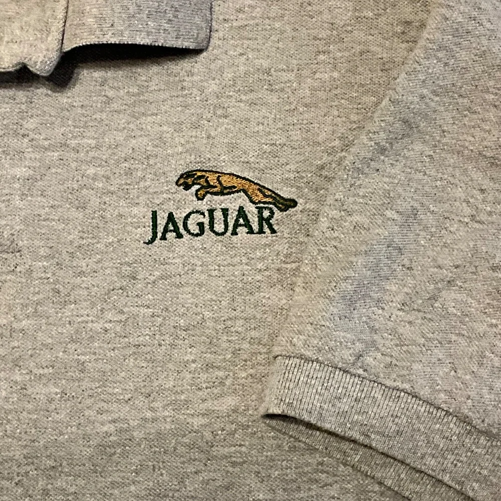 Mens gray polo with Jaguar emblem embroidery size Large - Picture 2 of 6